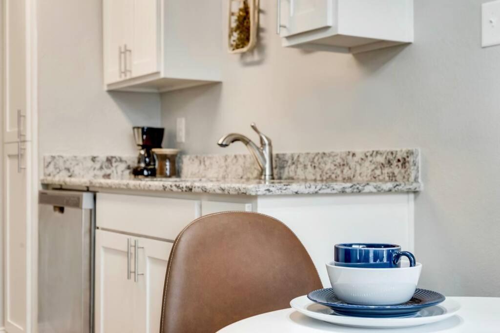 The Classic • Near Knox Henderson Dallas Bagian luar foto