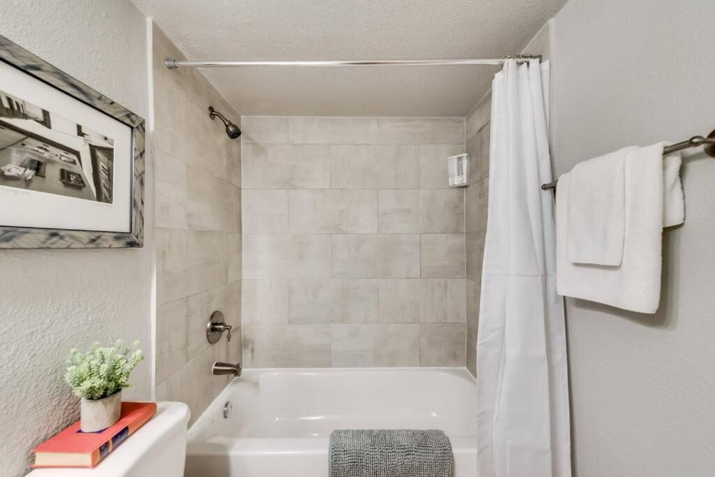 The Classic • Near Knox Henderson Dallas Bagian luar foto