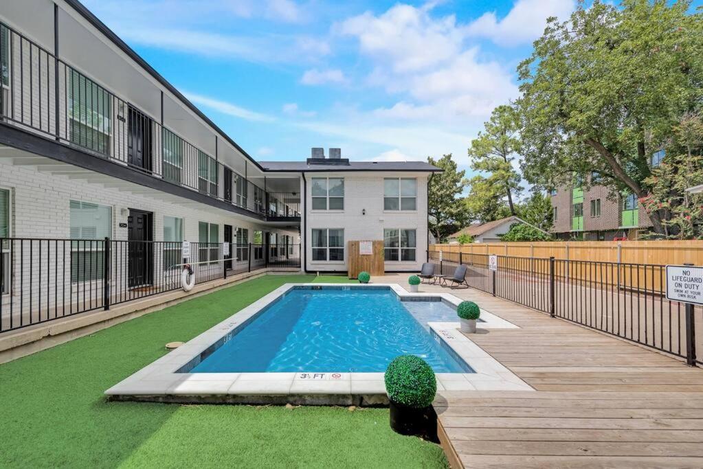 The Classic • Near Knox Henderson Dallas Bagian luar foto