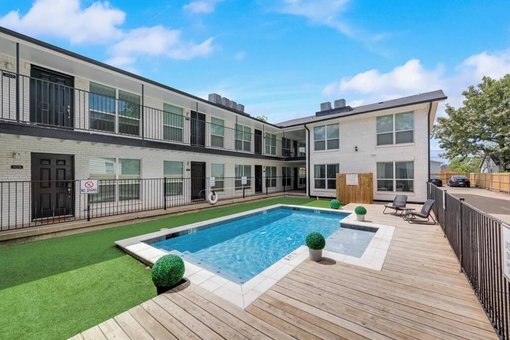 The Classic • Near Knox Henderson Dallas Bagian luar foto